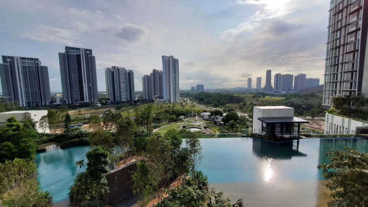 The Elysia Suites Nusajaya  Buitenkant foto